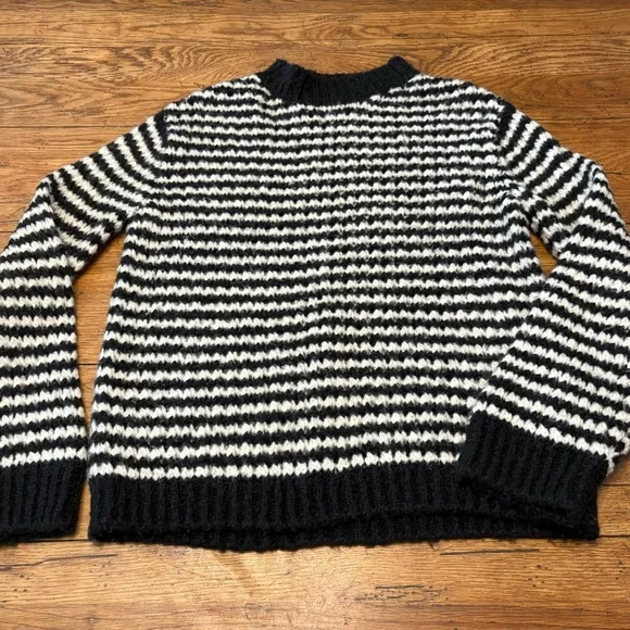 Massimo Dutti Italian Mohair Black & White Stripe Crewneck Open Weave Sweater - Picture 1 of 9